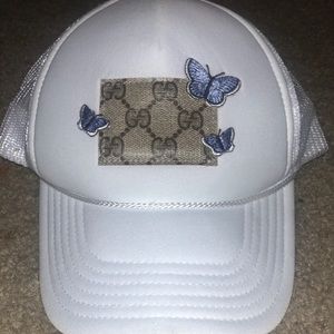 One size. Gucci hat with butterfly accents